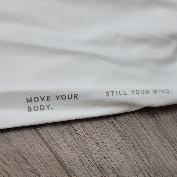 Lululemon Muscle Love Long Sleeve Shirt *Motif White Size 4 NWOT - Picture 4 of 5